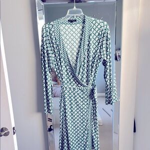 Stylish Green and White Wrap Dress. Banana Republic. Xl